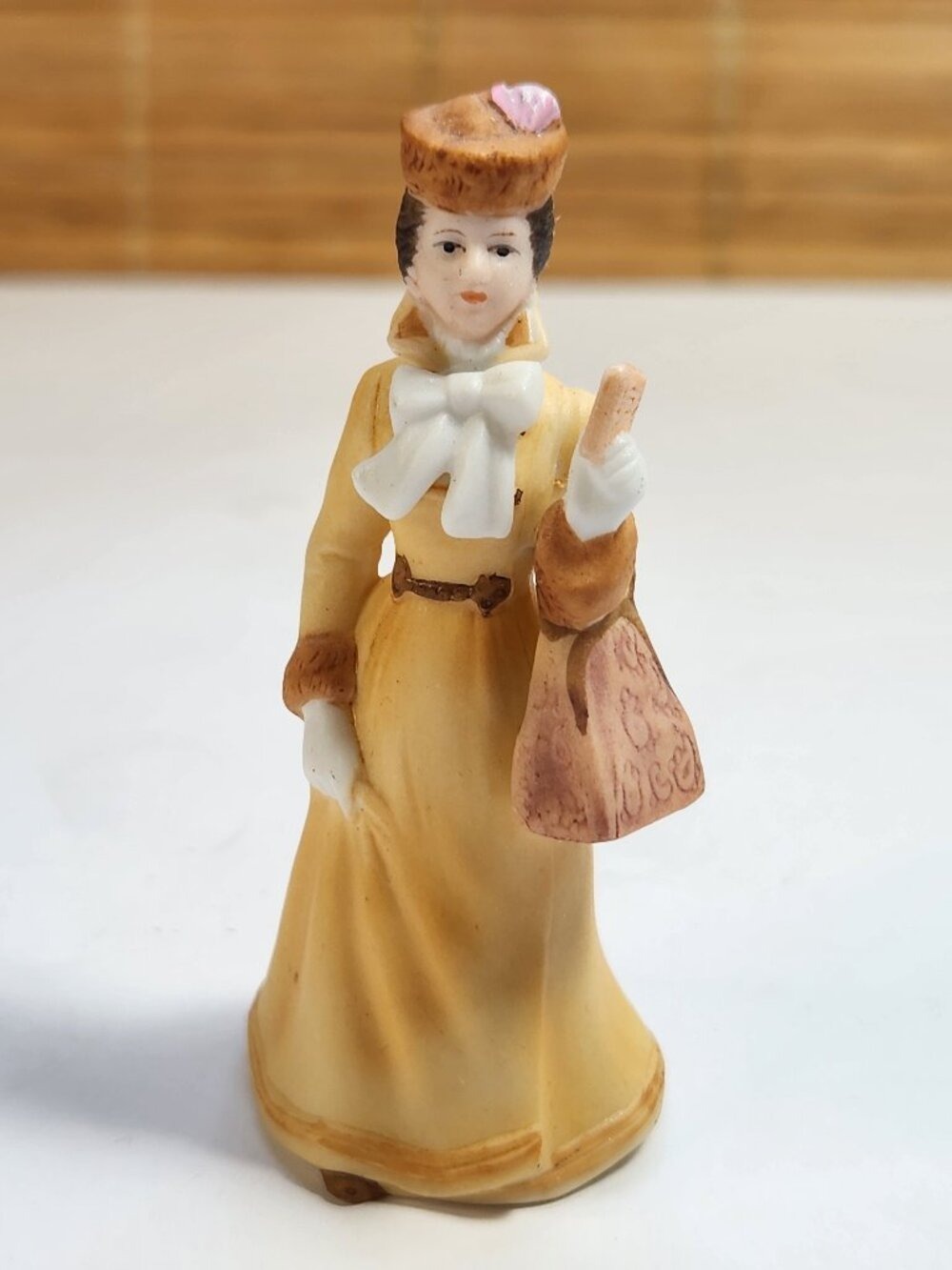 MINI 3" Vintage 1986 Avon Canada President's Club Mrs Albee Award Figurine